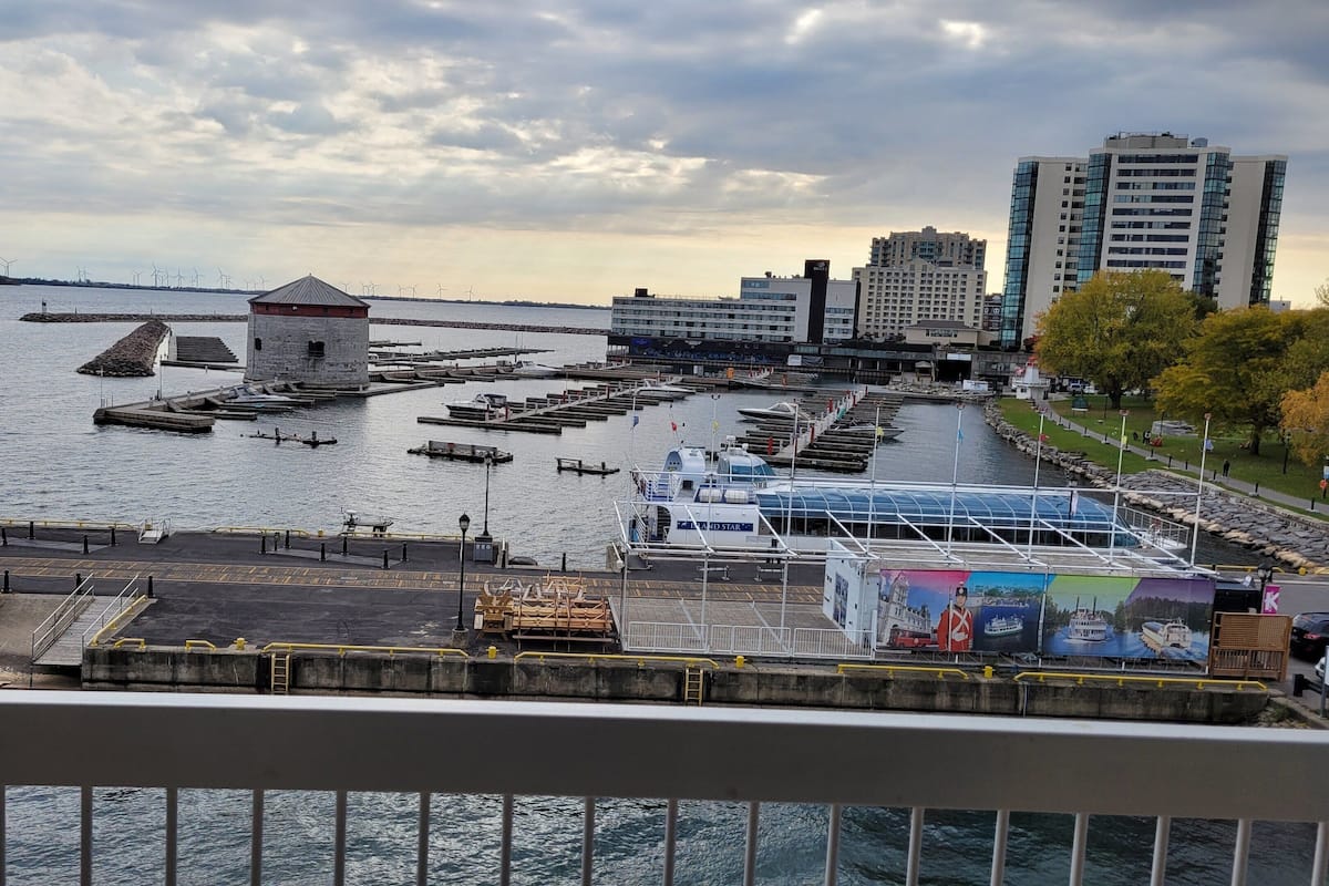 Literie hypoallergénique, bureau, rideaux occultants