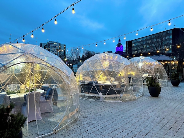 Breakfast, lunch, dinner served; local cuisine