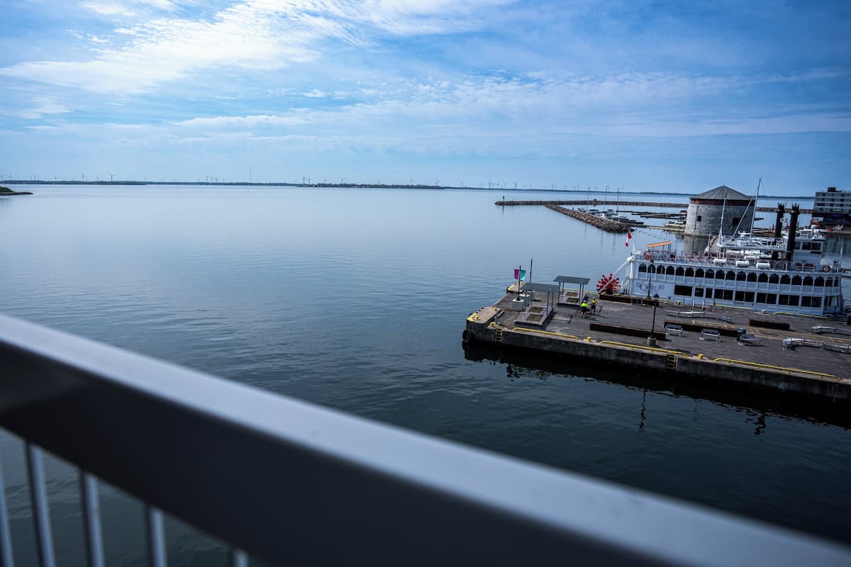 Allergiatestatut vuodevaatteet, työpöytä, pimennysverhot, äänieristys