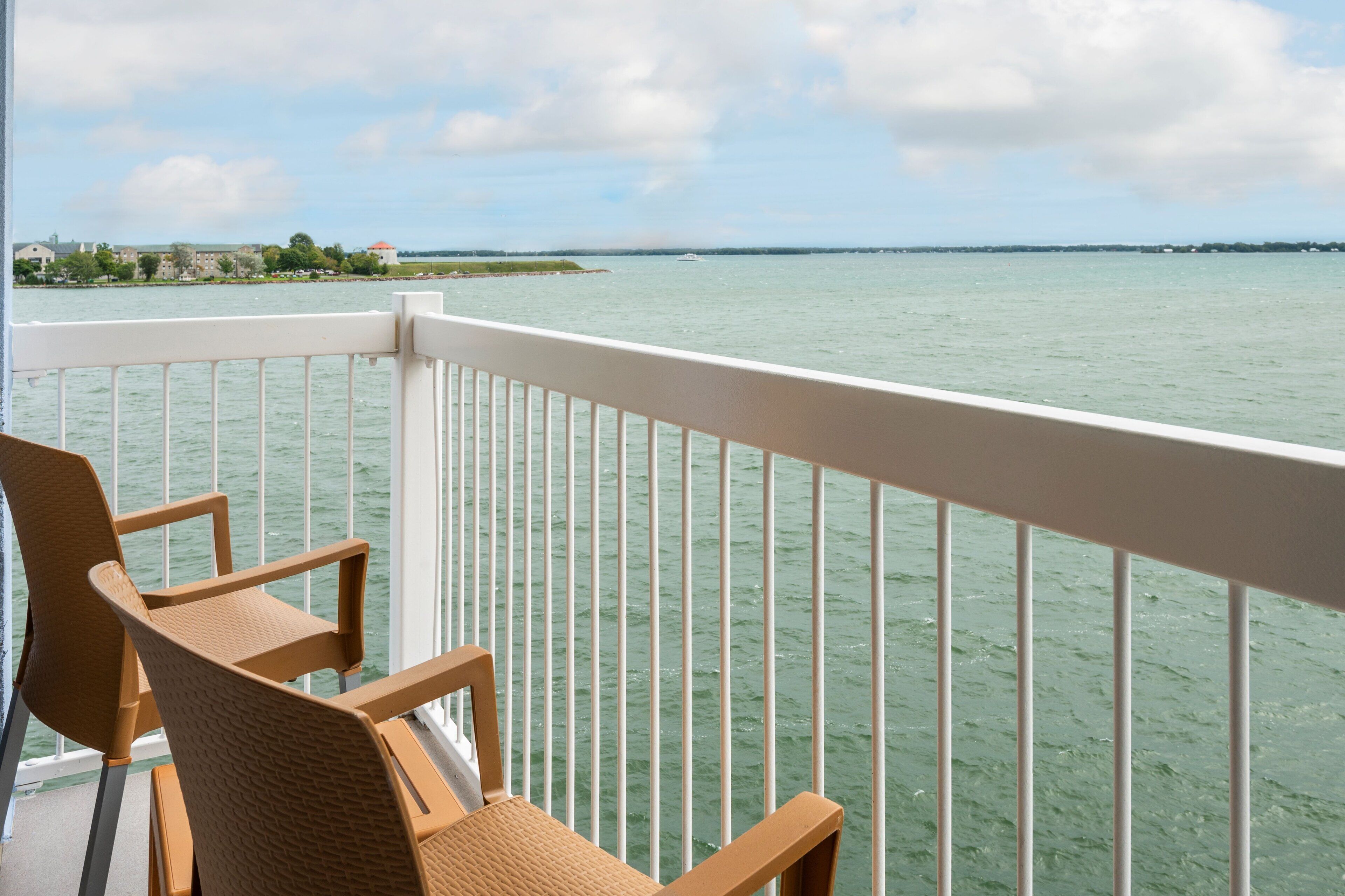 Rom – standard, 1 kingsize-seng, balkong, havneutsikt | Allergitestet sengetøy, skrivebord, blendingsgardiner og lydisolert