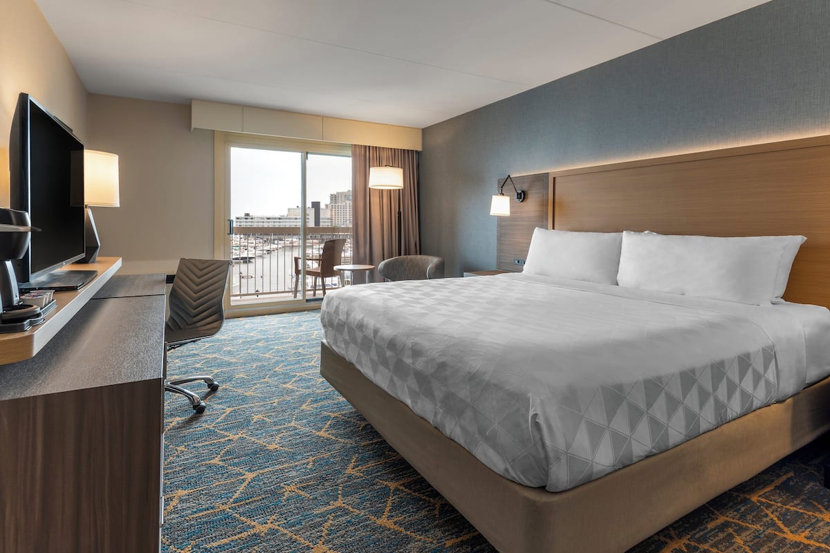 Premium Room, 1 King Bed, River View, Corner