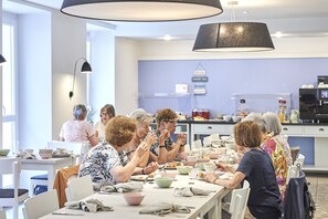 Free daily buffet breakfast