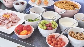 Free daily buffet breakfast