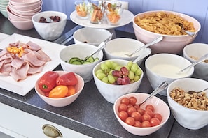 Free daily buffet breakfast