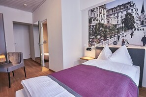 Classic Single Room (Cosy) | Premium bedding, in-room safe, desk, soundproofing - Hotel Central Luzern (Lucerne)