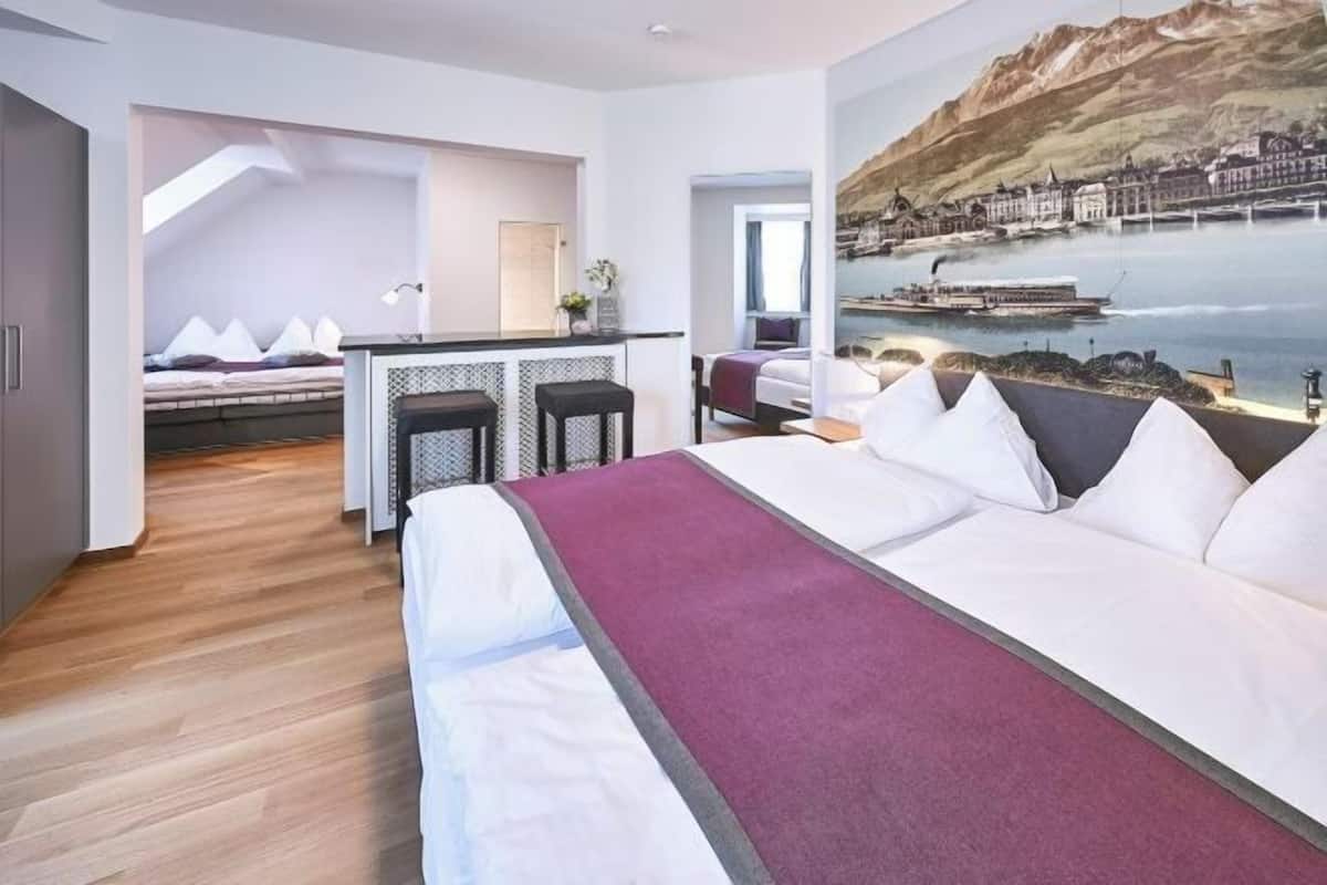 Sengetøy av topp kvalitet, safe på rommet, skrivebord og lydisolert