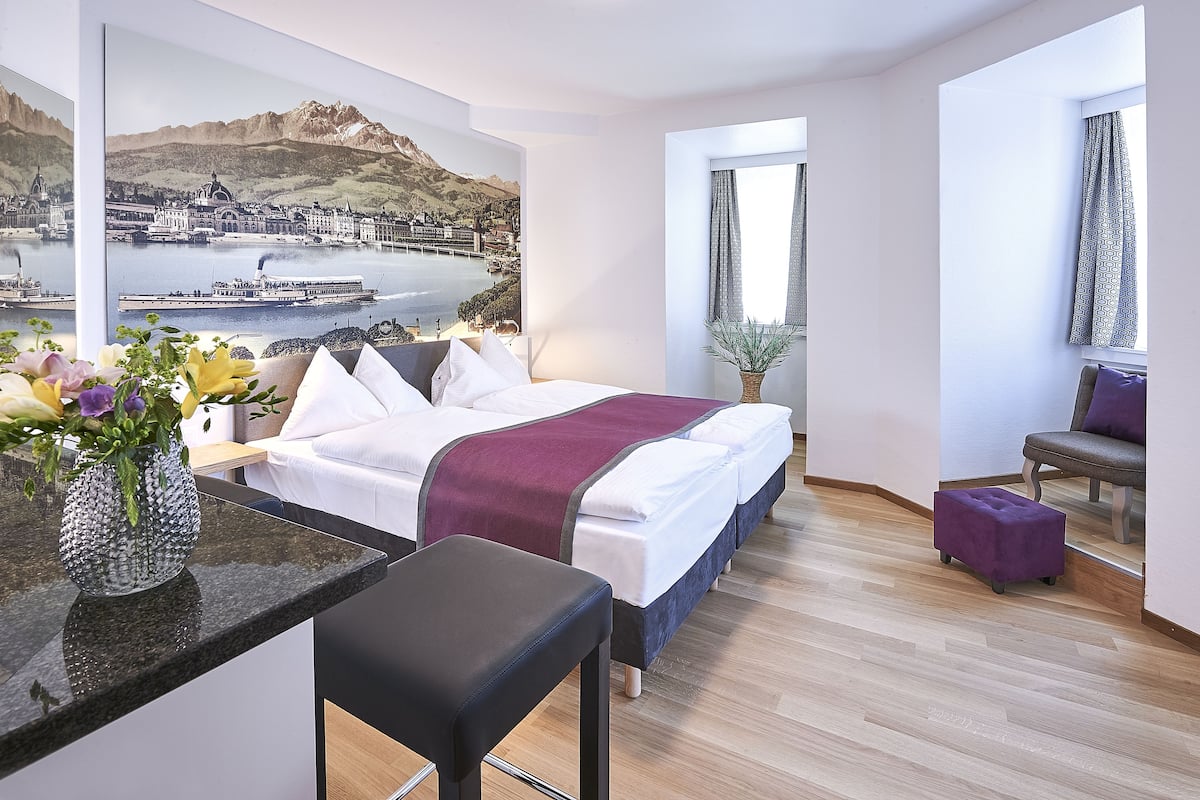 family room (noble) | premium bedding, in-room safe, desk, soundproofing