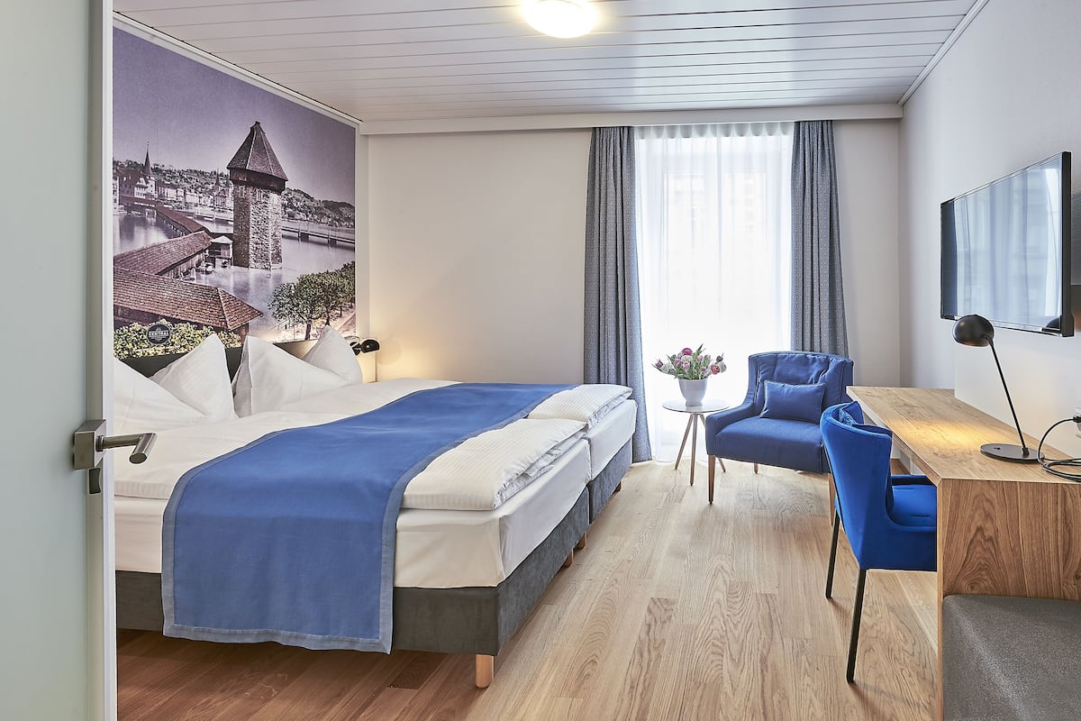 City-Doppelzimmer, 1 King-Bett (Noble) | 1 Schlafzimmer, hochwertige Bettwaren, Zimmersafe, Schreibtisch