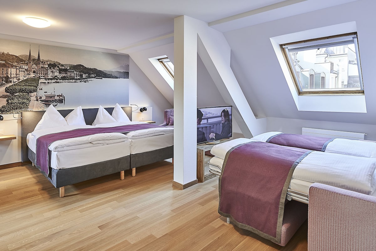 Familienzimmer (Noble) | 1 Schlafzimmer, hochwertige Bettwaren, Zimmersafe, Schreibtisch