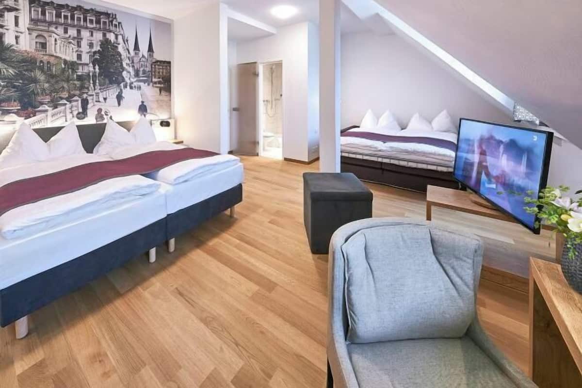 Sengetøy av topp kvalitet, safe på rommet, skrivebord og lydisolert