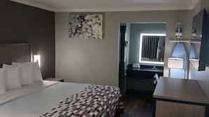 A hotel room with a bed, a desk, and a mirror. - Red Roof Inn Fort Worth West (Fort Worth)
