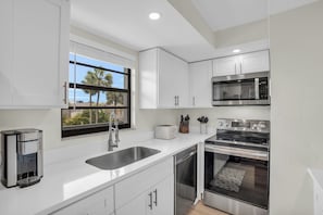 Fridge, microwave, stovetop, dishwasher