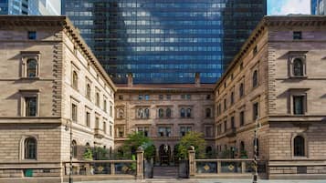 المنشأة من الخارج