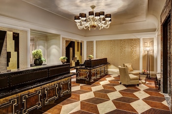 Lobby lounge at Lotte New York Palace