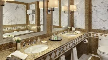 مستلزمات فاخرة للعناية الشخصية، مجففات شعر، برانس (أردية) حمّام