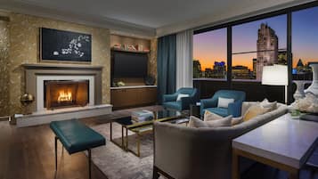 Suite (Towers Penthouse) | Living area | Plasma TV, pay movies