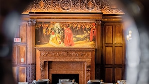 A dining area with a fireplace, tables, and chairs. - Lotte New York Palace (New York)