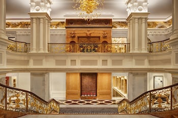 Lobby lounge at Lotte New York Palace