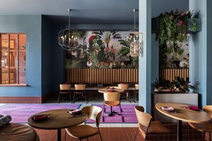 2 restaurantes, jantar, culinária peruana