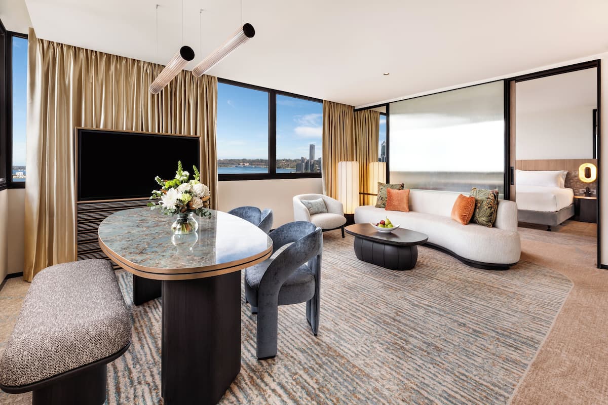 Suite Premier, 1 cama King size, vista al río | 1 habitación, caja de seguridad en la habitación y escritorio