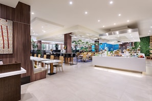 2 restaurants, dinner served, Peruvian cuisine