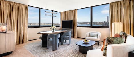 Suite Premier, 1 cama King size, vista al río | Área de sala de estar | Televisión LCD y películas con cargo