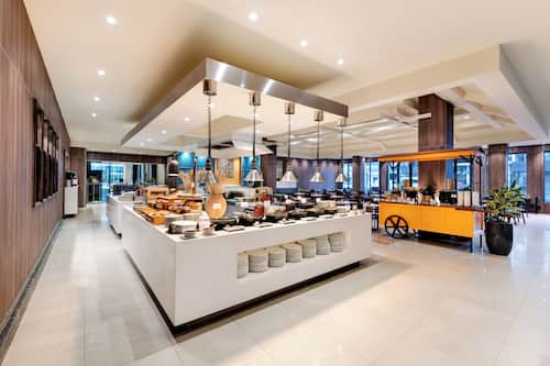 2 restaurants, dinner served, Peruvian cuisine