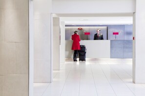 Reception - Crowne Plaza London - Heathrow by IHG (West Drayton)