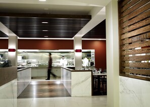 2 restaurants, breakfast, lunch, dinner served; British cuisine 