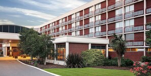 Front of property - Crowne Plaza London - Heathrow by IHG (West Drayton)