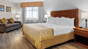 Standard Room, 1 King Bed, Accessible, Bathtub (with Sofabed) | Premium bedding, desk, laptop workspace, blackout drapes