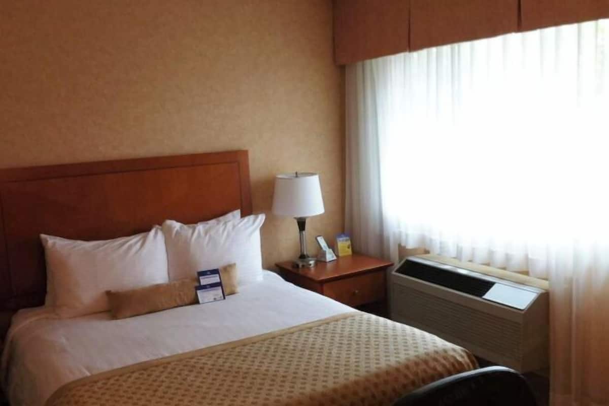 Sängtillbehör av högsta kvalitet, skrivbord och arbetsyta för laptop