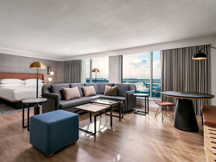 Premium bedding, in-room safe, desk, blackout curtains