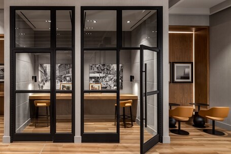 Sheraton Gateway Hotel In Toronto International Airport - Image 1