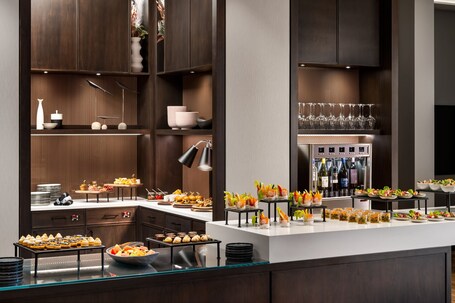 Sheraton Gateway Hotel In Toronto International Airport - Image 16