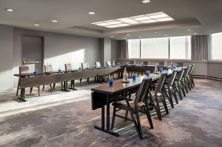 Sheraton Gateway Hotel In Toronto International Airport - Image 33