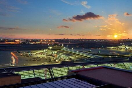 Sheraton Gateway Hotel In Toronto International Airport - Image 6