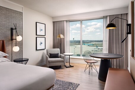 Sheraton Gateway Hotel In Toronto International Airport - Image 4