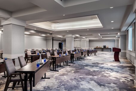 Sheraton Gateway Hotel In Toronto International Airport - Image 27