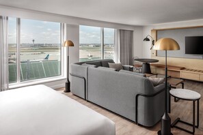 Premium bedding, in-room safe, desk, blackout drapes