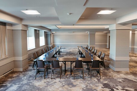 Sheraton Gateway Hotel In Toronto International Airport - Image 30