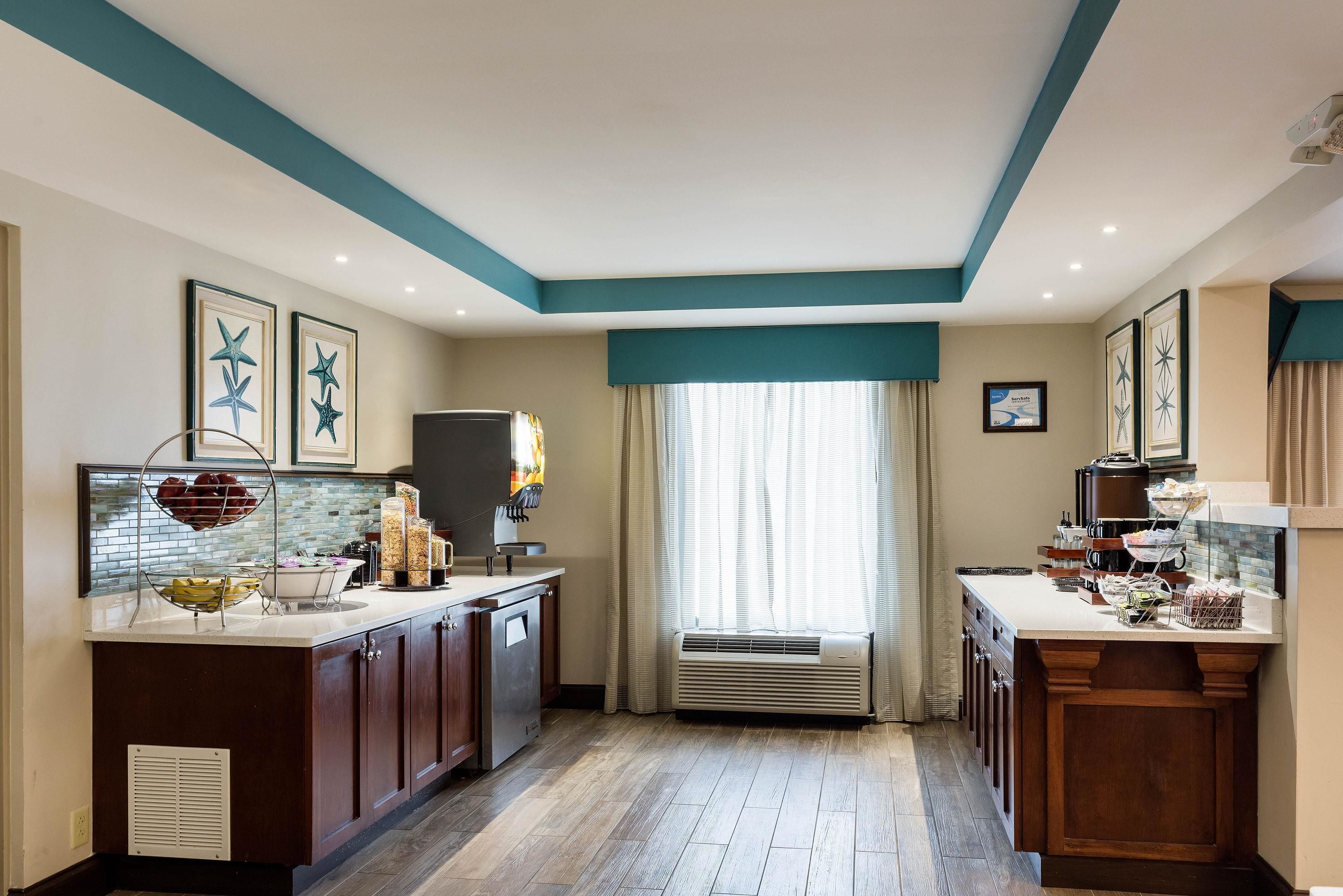 free daily full breakfast