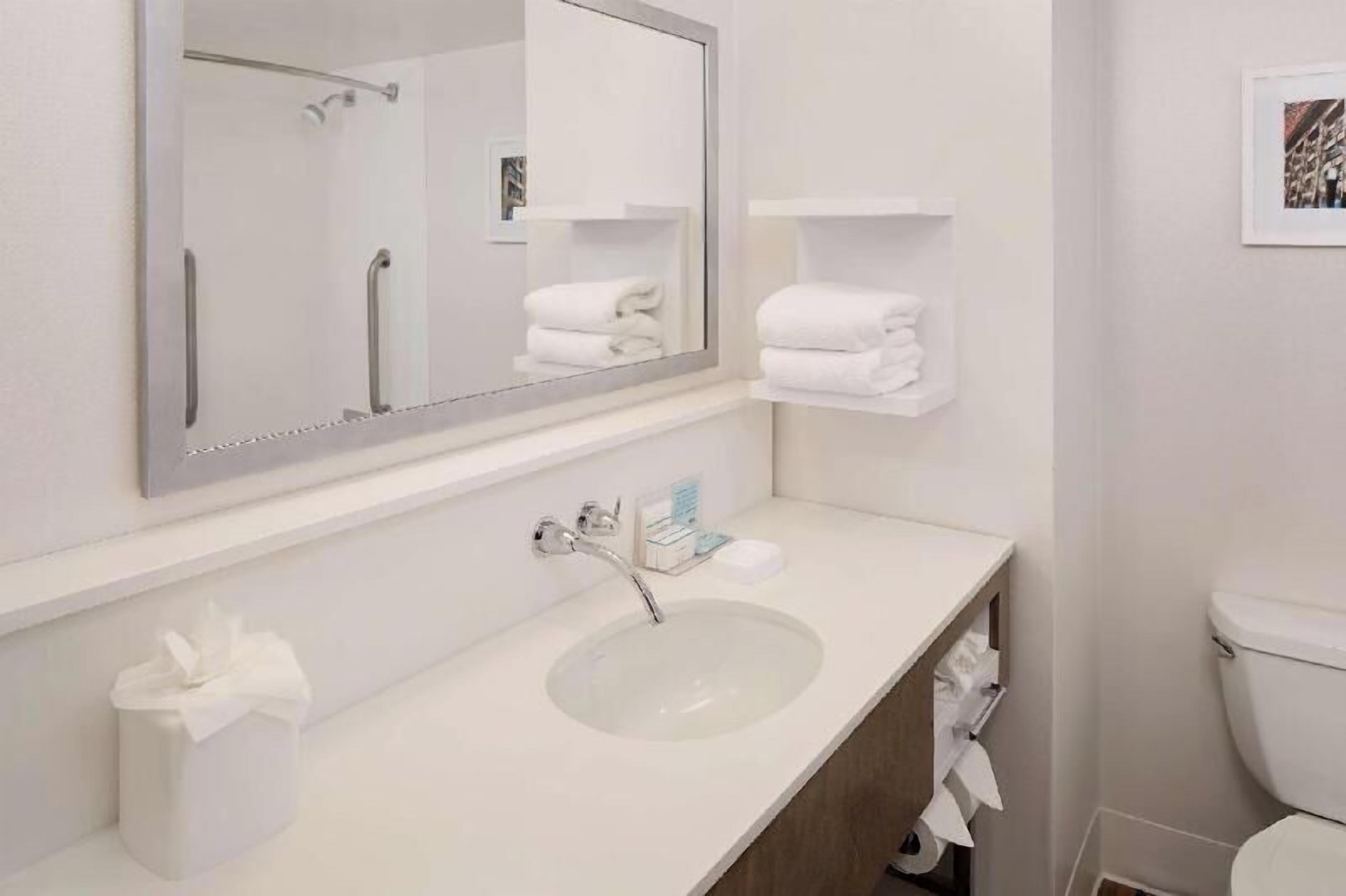Bathroom | Free toiletries, hair dryer, towels, soap