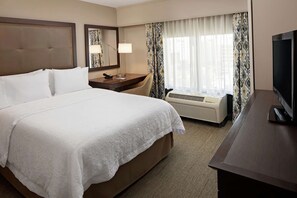 Premium bedding, desk, laptop workspace, free WiFi - Hampton Inn Louisville Downtown (Louisville)