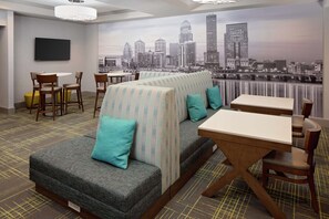 Lobby - Hampton Inn Louisville Downtown (Louisville)