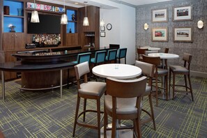 Bar (on property) - Hampton Inn Louisville Downtown (Louisville)