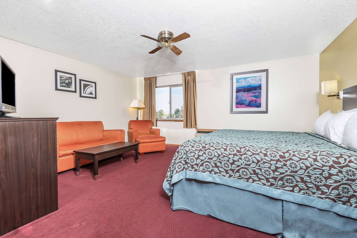 Studio Suite, 1 King Bed, Non Smoking