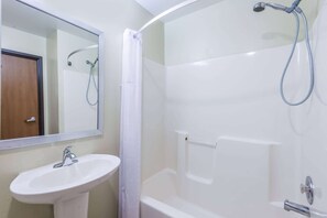 Combined shower/tub, hydromassage showerhead, designer toiletries - Days Inn by Wyndham Pueblo (Pueblo)
