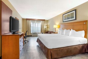 Desk, laptop workspace, iron/ironing board, free cribs/infant beds - Best Western Danbury/Bethel (Bethel)