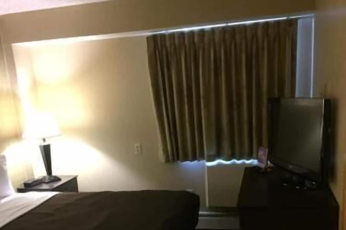 In-room safe, iron/ironing board, free WiFi, bed sheets